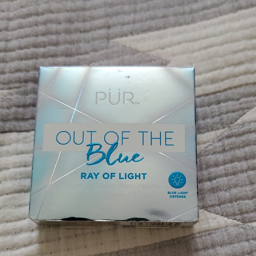 PUR Out of the Blue Ray Of Light Highlighter Blush Palette
